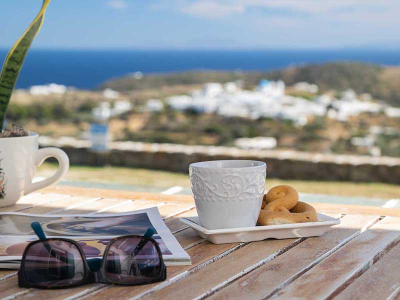 Θέα στη θάλασσα και στο Κάτω Πετάλι από το διαμέρισμα Απόλλων