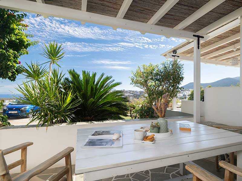 Τραπέζι φαγητού στη βεράντα