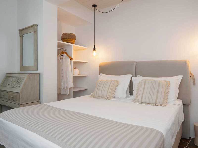 Υπνοδωμάτιο με διπλό κρεβάτι