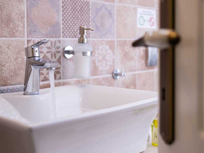 Το μπάνιο στο διαμέρισμα Ερωφίλη