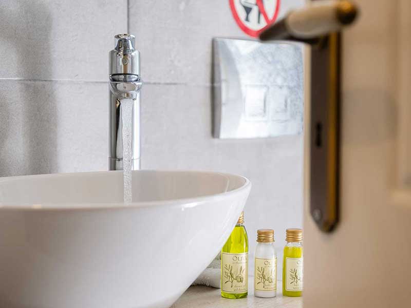 Μοντέρνο μπάνιο στο διαμέρισμα