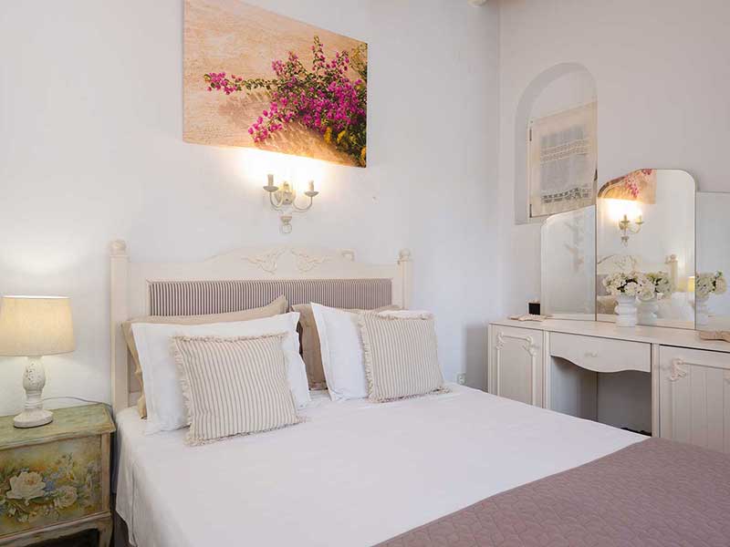 Υπνοδωμάτιο με διπλό κρεβάτι