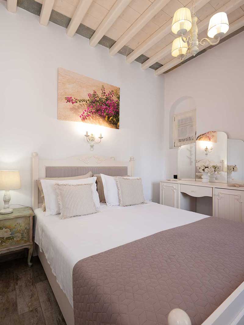 Υπνοδωμάτιο με διπλό κρεβάτι