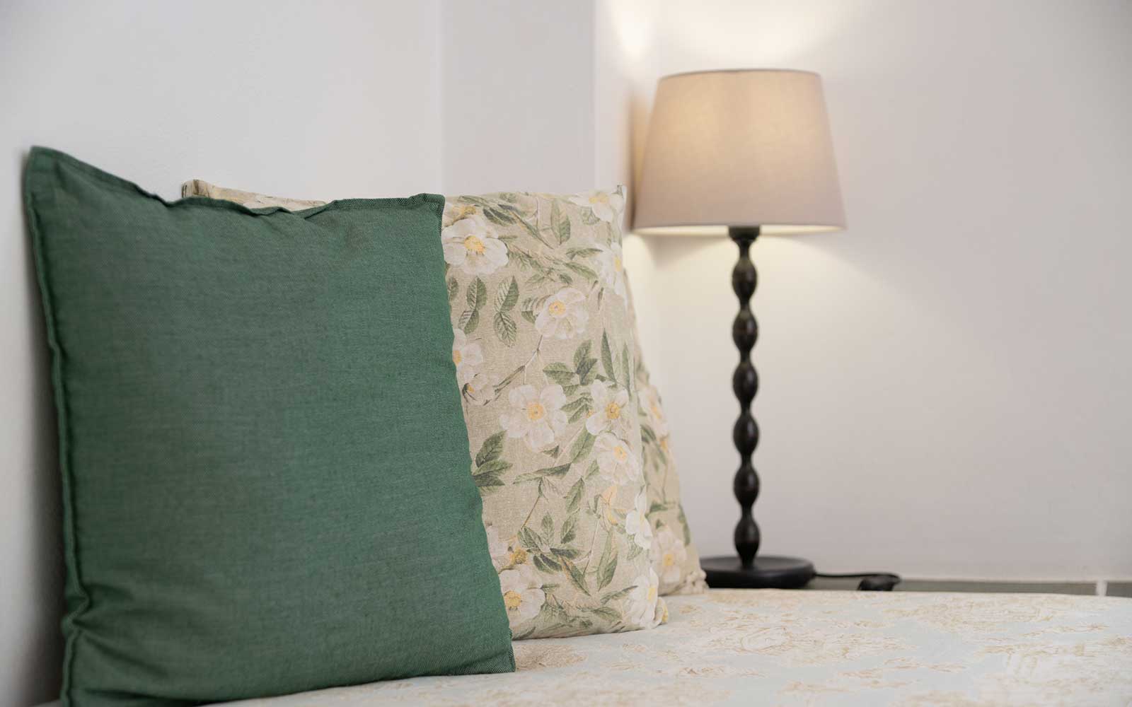 Τα Moscha Geronti apartments στη Σίφνο