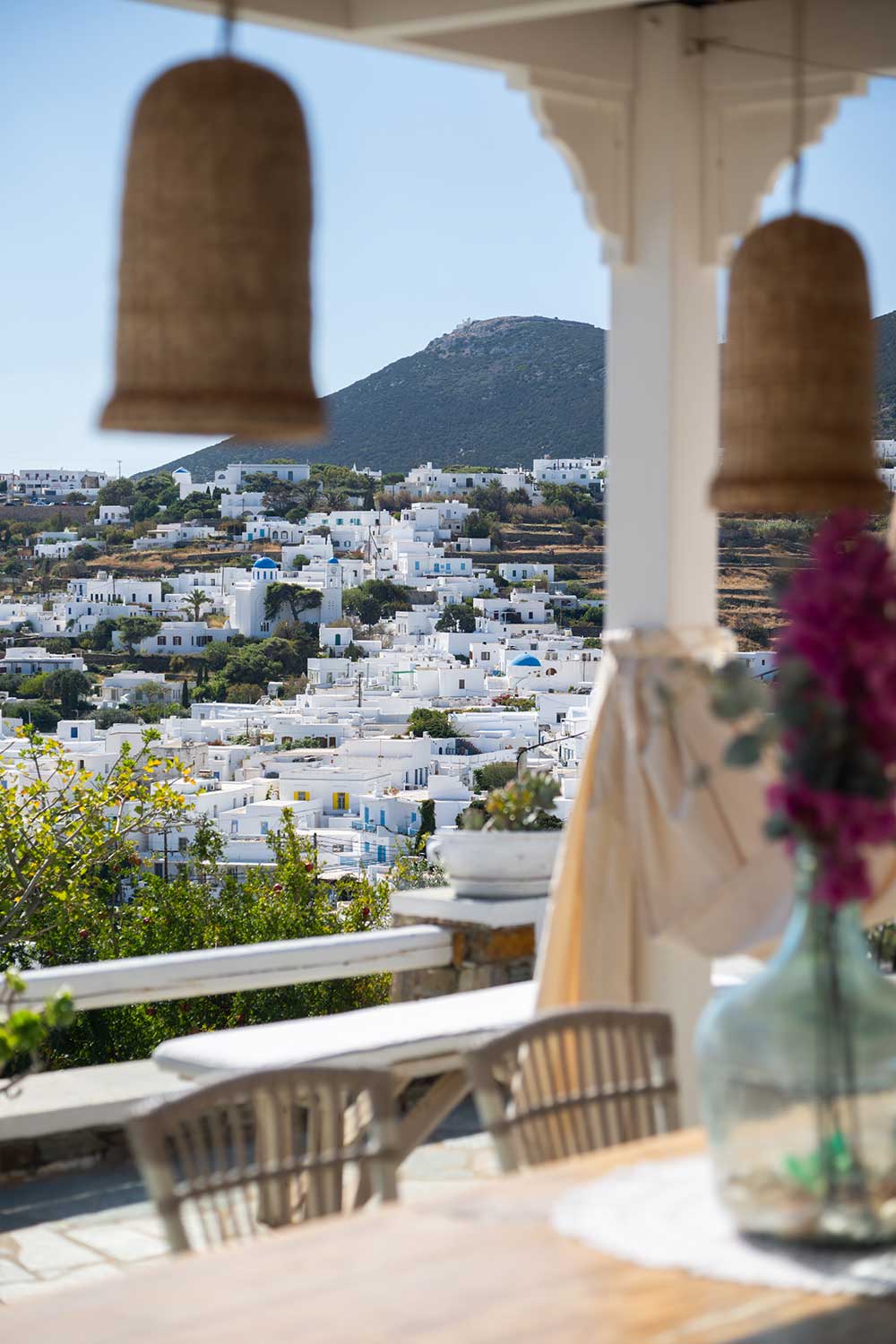 Θέα στους γύρω οικισμούς