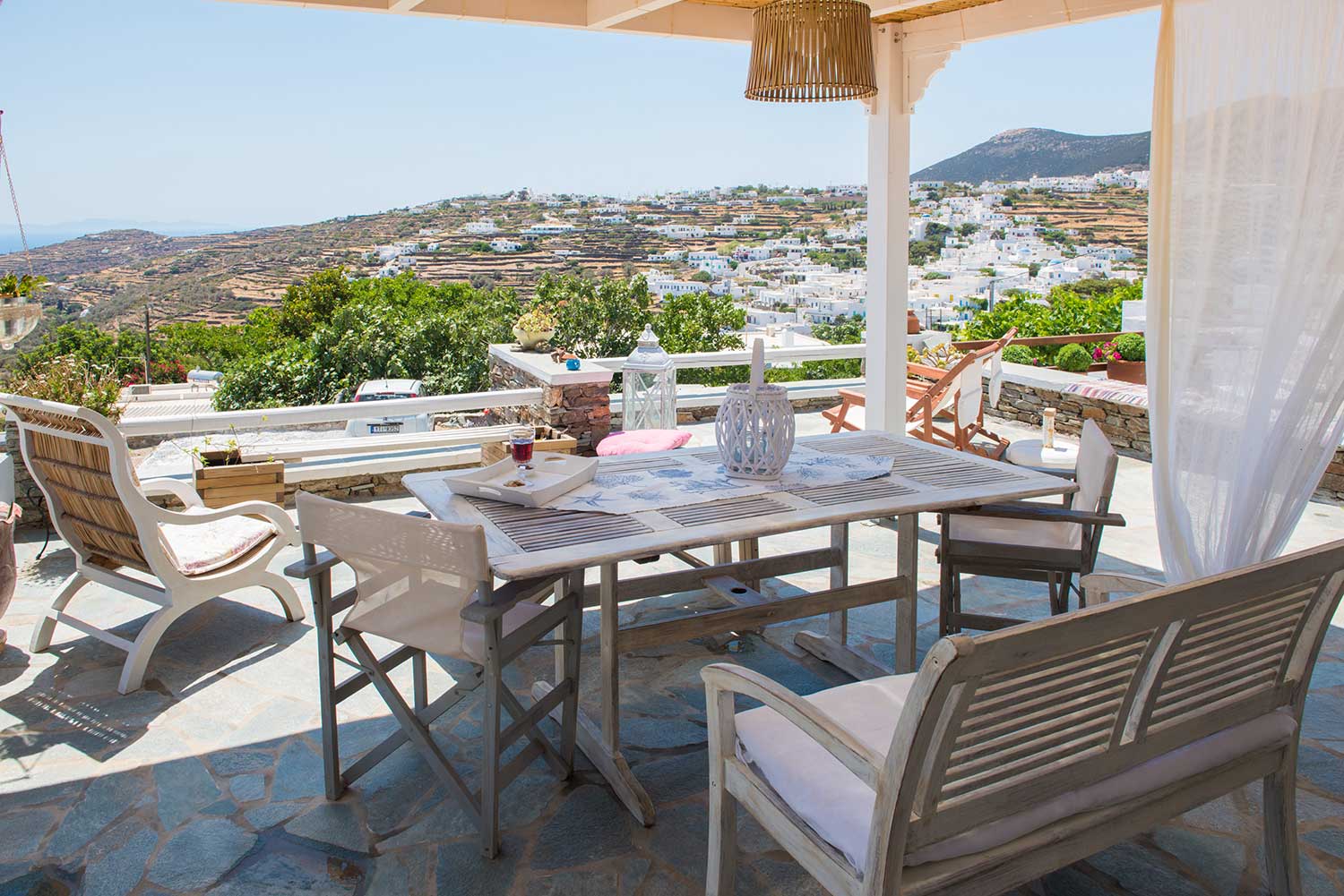 Καθιστικό σε εξωτερικό χώρο στο Moscha Geronti apartments